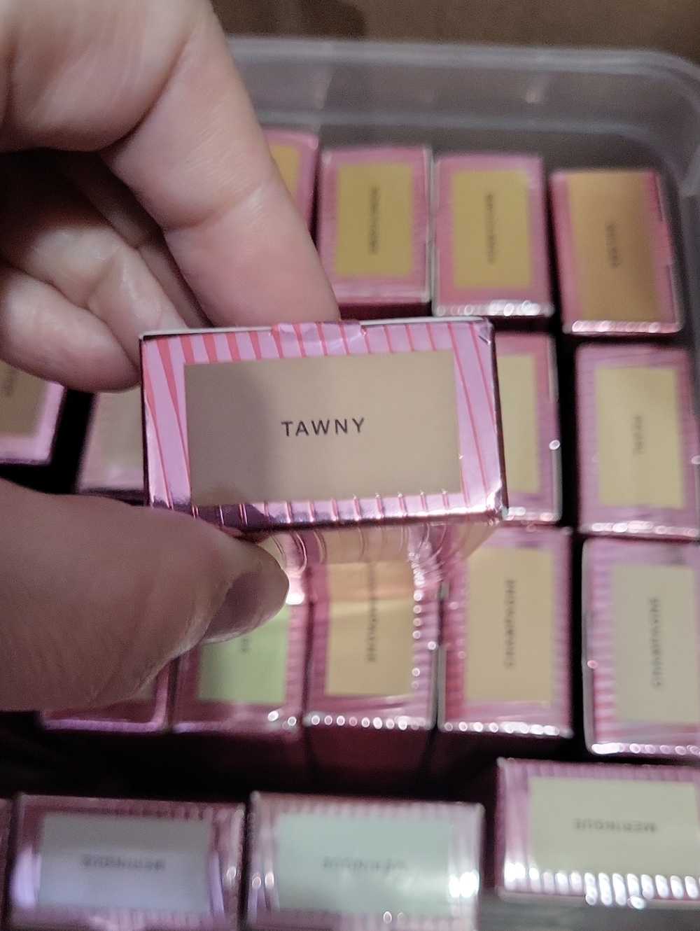 LAWLESS Tawny  Foundation